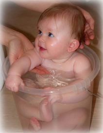 Afbeelding van baby in emmer